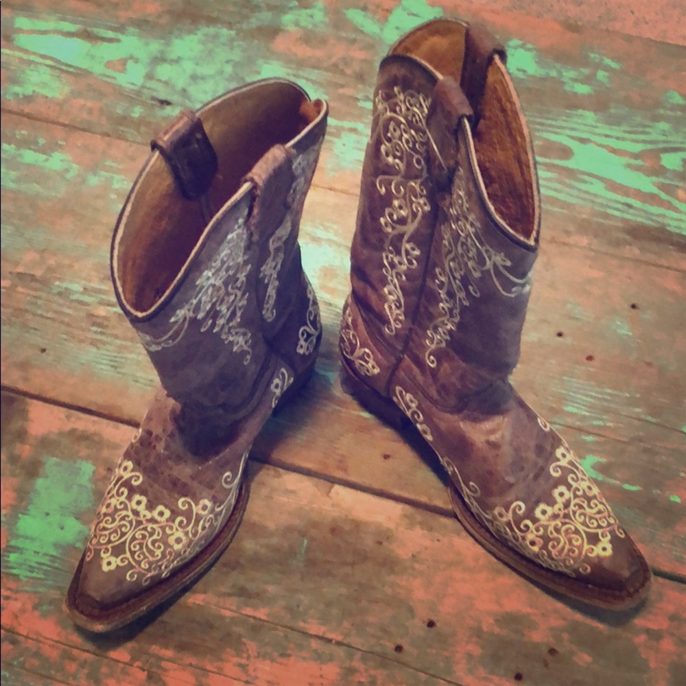 Girls boots